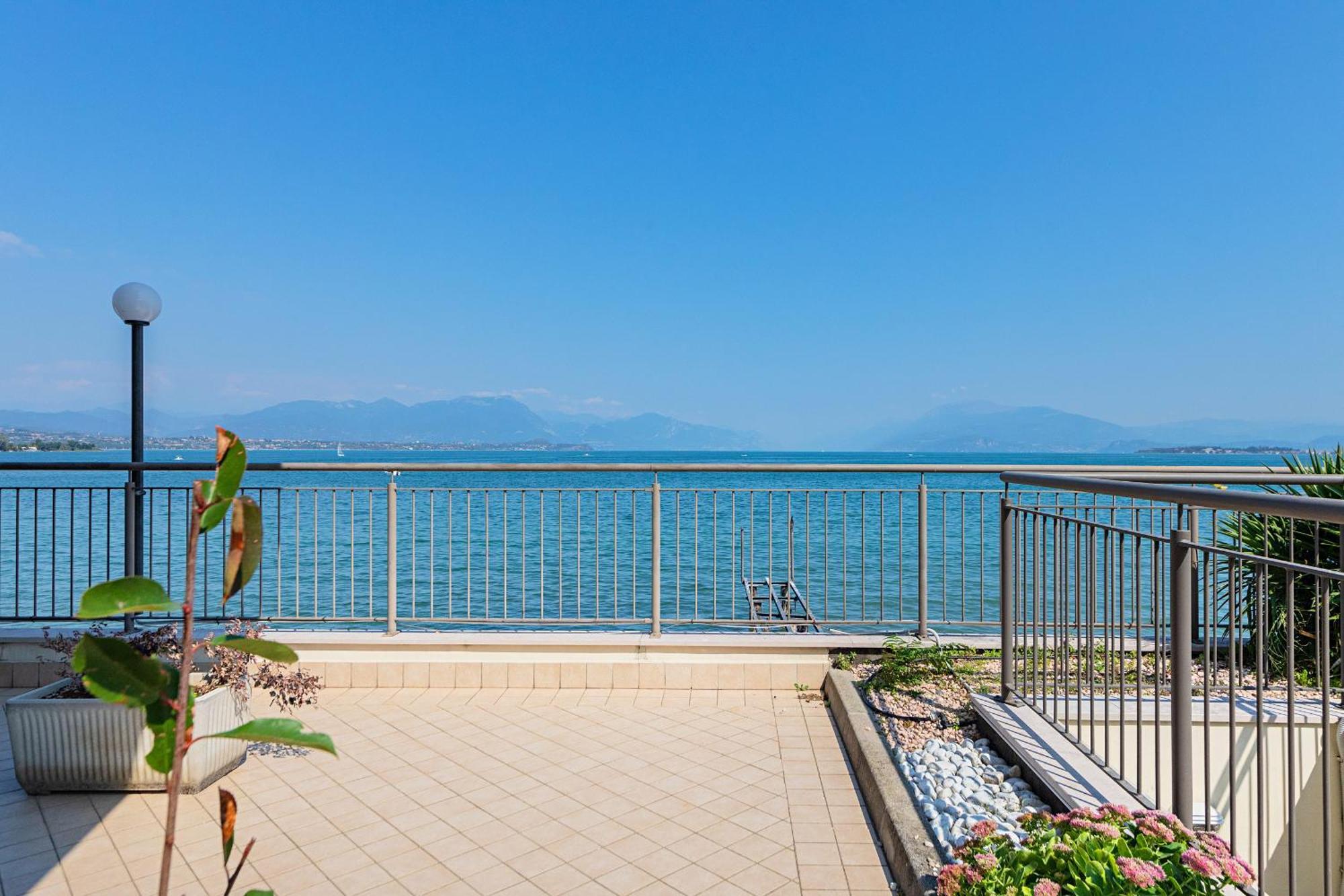 Residenza Miralago By Wonderful Italy Ντεζεντσάνο ντελ Γκάρντα Εξωτερικό φωτογραφία